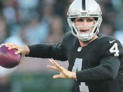 Novato. Derek Carr recibirá la oportunidad de liderar a uno de los equipos más populares de la NFL. AP /