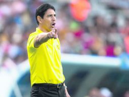 Señales. Luis Alfonso Sosa, DT de Leones Negros, considera que el partido frente a Chivas será equilibrado. MEXSPORT /