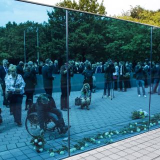 Monumento a víctimas del nazismo se inaugura en Berlín