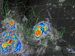 Imagen del SMN que muestra a ''Norbert'', en el Océano Pacífico, y a ''Dolly', en el Golfo de México. ESPECIAL /