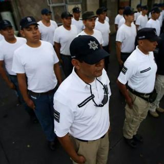 Cadetes hacen labores de limpieza en Chapultepec