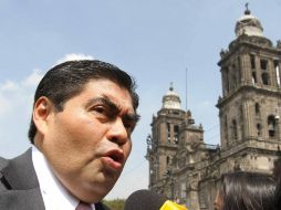Miguel Barbosa, presidente de la Mesa Directiva de la Cámara de Senadores, a su llegada al Palacio Nacional. NTX /