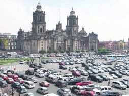 La Presidencia de la República reconoció que fue una 'decisión equivocada' haber utilizado la plancha del Zócalo como estacionamiento. SUN /