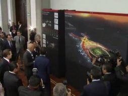 El proyecto ganador es mostrado al Presidente Peña Nieto. Foto: ‏@PresidenciaMX. ESPECIAL /