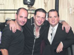 En el festejo. Álvaro González, Lorenzo Ponce y Carlos Castro.  /