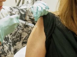 Una vez disponible la vacuna, medirán costos para incorporarla en el sistema siendo México uno de los primeros en tenerla, señaló SSa. EFE /