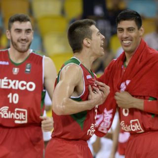 Román Martínez marca espectacular triple en España 2014