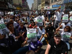 Manifestantes piden un aumento de salario de 7.25 dólares la hora a 15 dólares por hora. AFP /