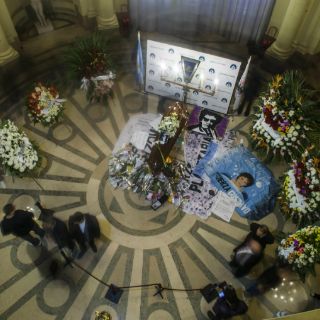 Flores, lágrimas y canciones, en la despedida a Cerati