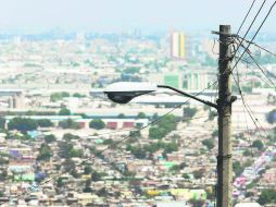 Renovación. El proyecto de cambio de luminarias contempla cambiar 40 mil en el municipio, la mitad del total.  /