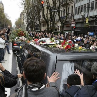 Cortejo fúnebre de Cerati parte a cementerio