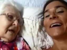 La pequeña charla entre madre e hija a conmovido a millones de usuarios en todo el mundo. ESPECIAL /