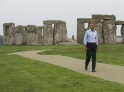 Barack Obama sale de la zona arqueológica del Stonehenge. AFP /