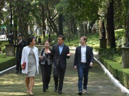 El mandatario recibió en Los Pinos a Mark Zuckerberg. Twitter: @EPN.  /