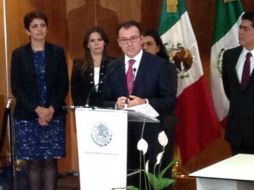 Luis Videgaray hace entrega del Paquete Económico ante la Mesa Directiva de la Cámara de Diputados. TOMADA DE @manuelanorve  /