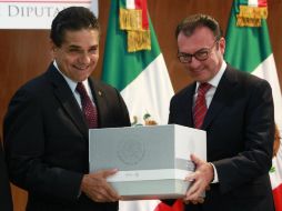 Luis Videgaray hace entrega del Paquete Económico para 2015. EFE /