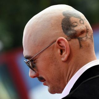 Calva de James Franco llama la atención en Venecia