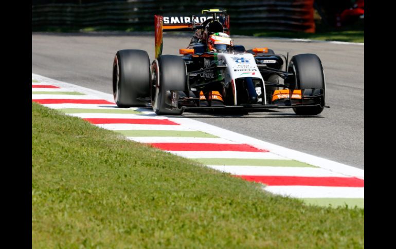 El piloto mexicano saldrá décimo mañana domingo en el Gran Premio de Italia. EFE /