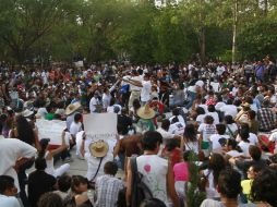 La caminata fue hacia el Palacio Municipal donde los colonos exigieron la paz. ARCHIVO /