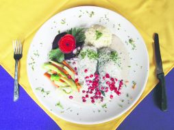 Por los ingredientes y el colorido, el platillo destila por todos lados sus raíces mexicanas.  /