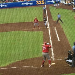 Diablos Rojos vencen a los Pericos y toman ventaja en la final