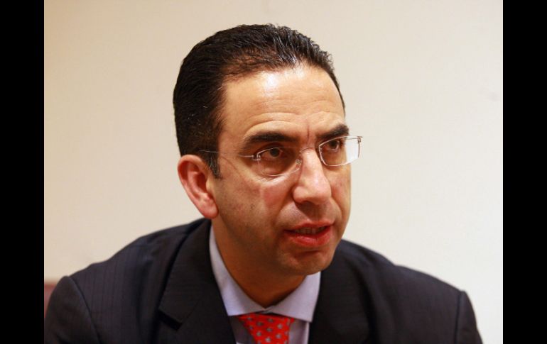 Alarcón asistió al segundo informe de labores del senador por Querétaro, Francisco Domínguez. ARCHIVO /