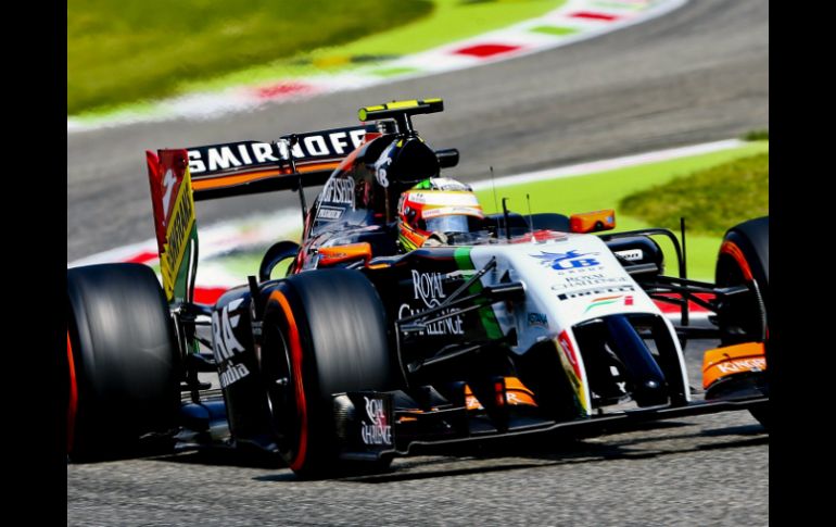 Sergio tuvo una gran carrera que le permitió sumar en Monza. EFE /