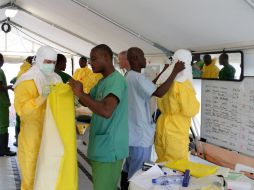 EU enviará equipos militares, unidades de puesta en cuarentena y otros dispositivos que permitirán a los médicos protegerse. AFP /