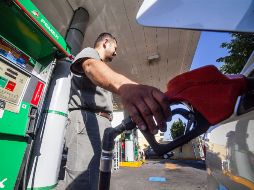 A partir de enero de 2015, los precios de la gasolina y diesel se ajustarán únicamente al inicio del año. ARCHIVO /