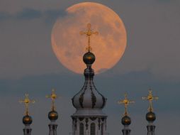 La Super Luna es un fenómeno astronómico que ocurre cuando la Luna está un poco más cerca de la Tierra. AP  D. Lovetsky  /