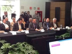 El actual presidente nacional del PRD, Jesús Zambrano, reconoce al INE por su trabajo en el proceso interno. TWITTER  @PRDmexico  /