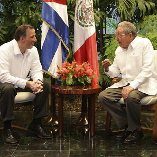 Meade se reúne con Raúl Castro