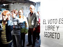 Cerca de un millón 900 mil perredistas votaron en las urnas del Estado. NTX G. Granados  /