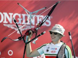 La capitalina ya es la mejor del mundo en su especialidad a partir de ayer, según la Federación Mundial de Arquería. EFE  L. GILLERION  /