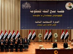 Los miembros del nuevo gabinete iraquí durante una sesión del Parlamento en Bagdad. EFE A. Abbas  /