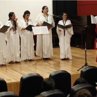 Coro de mujeres de pueblos originarios de México, de gira por España