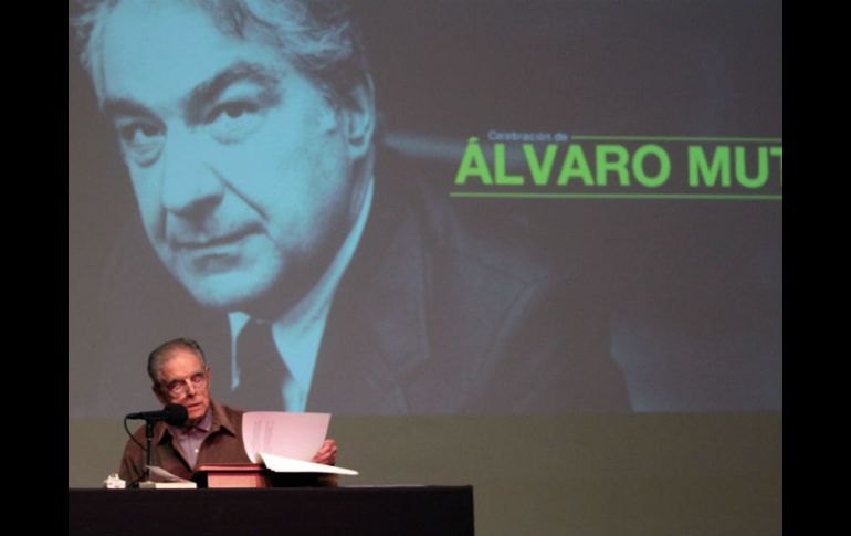 A un año de su muerte, se llevó a cabo el homenaje al escritor colombiano Álvaro Mutis, con una lectura a cargo de Luis Ibáñez. NTX ARCHIVO /