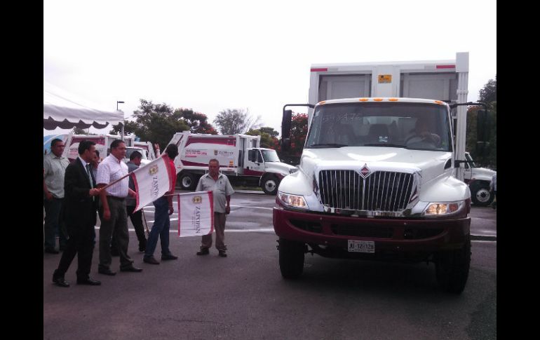 Héctor Robles Peiro indica que con este nuevo parque vehicular se llega a 200 camiones en total. EL INFORMADOR T. Villaseñor  /