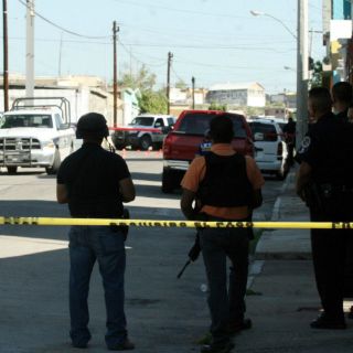 Sujetos en camionetas asesinan a hombre en Cihuatlán