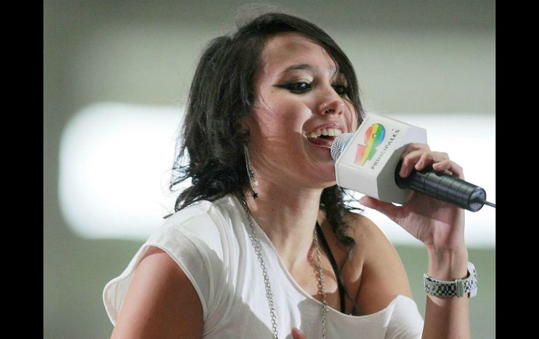 La cantante explica que el tema surgió debido a que tanto su pareja como la de Billy se encuentran fuera de México. EL INFORMADOR ARCHIVO /