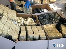 Vista de los dólares confiscados por autoridades de Estados Unidos. AFP  ICE  /