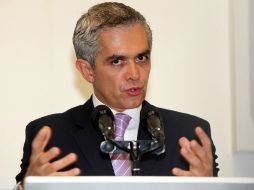 Miguel Ángel Mancera rechaza un debate con su antecesor en torno a las fallas de la Línea 12. EL UNIVERSAL E. OREA  /