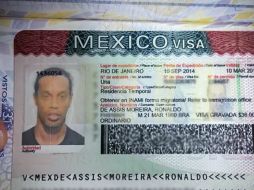 Dinho se mostró feliz al ya poder trabajar para Gallos Blancos. TWITER: @10Ronaldinho.  /