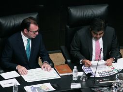 Miguel Barbosa (d) durante la comparecencia de Luis Videgaray (i) ante el pleno del Senado. NTX  J. PAZOS  /