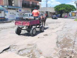 La calle Tamiahua, en San Pedro Tlaquepaque, vía que también es ruta de tráileres y camiones urbanos. EL INFORMADOR M.Vargas  /