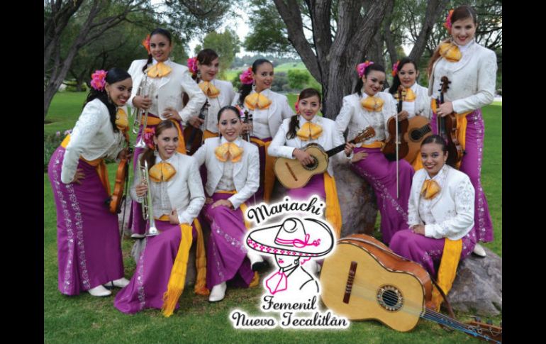 Mariachi Femenil Nuevo Tecalitlán, fundado por Adriana Martínez el 1 de mayo de 2006. FACEBOOK  Femenil Nuevo Tecalitlán  /
