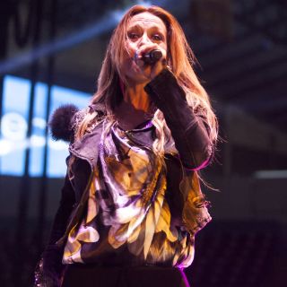 Fey niega tener deuda millonaria