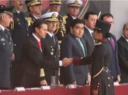 El Presidente de la República entrega espadines a miembros del Colegio Militar. NTX J. Pazos  /