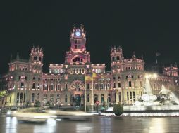 El Ayuntamiento de Madrid, visto por la noche. Es uno de los principales puntos de reunión de la ciudad.  /