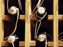 ''Sobrebeber'' resulta una guía práctica para el bebedor, un mapa literario y mundano sobre los hábitos del alcohol. ESPECIAL /